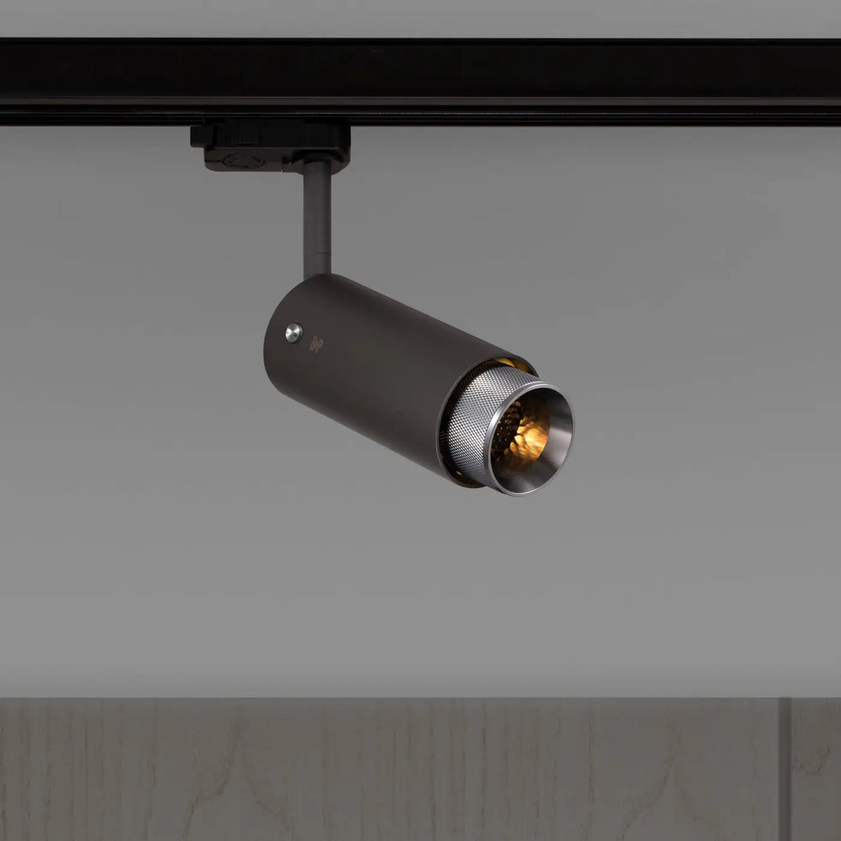 Spot sur rail orientable en aluminium, déflecteur gravé, GU10, argenté