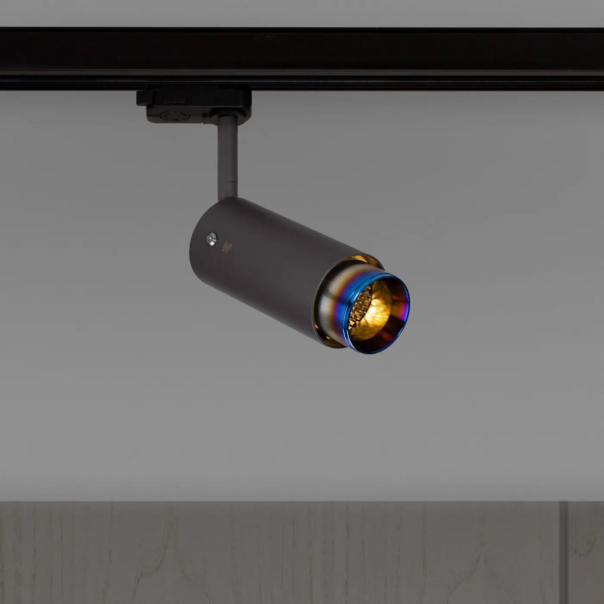 Spot sur rail orientable en aluminium, déflecteur gravé, GU10, multicolore