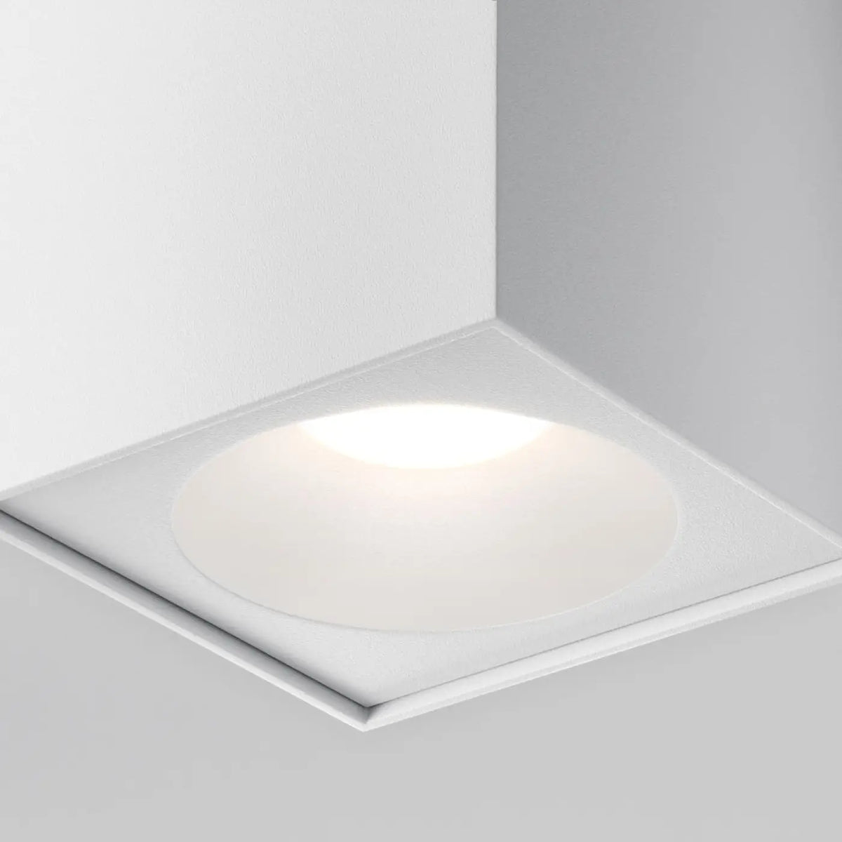 Spot en saillie carré IP65 en acier, culot GU10, blanc