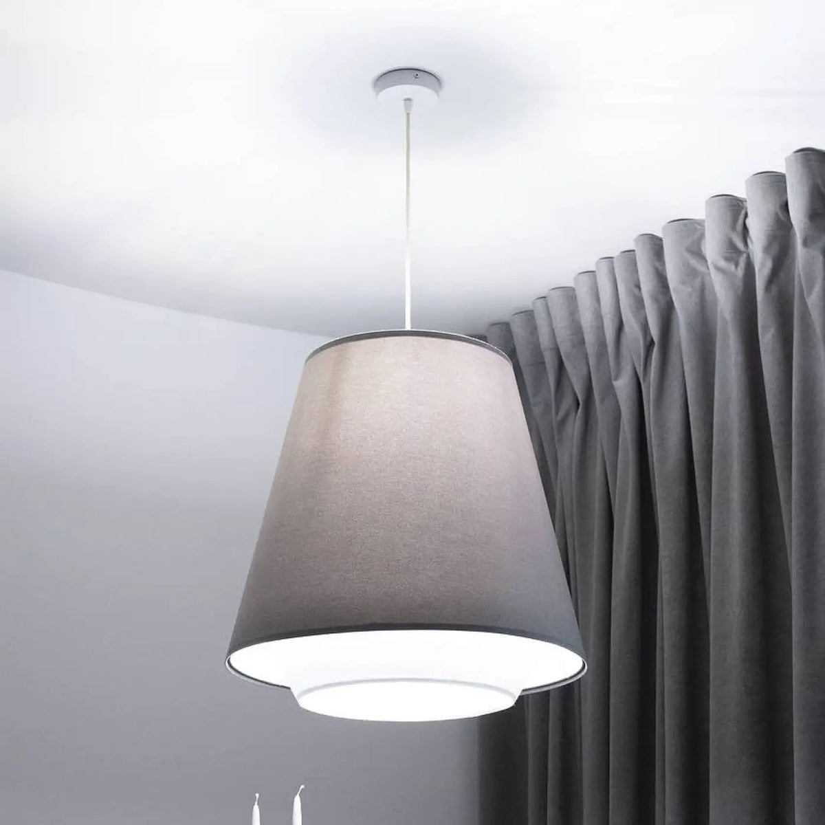 Suspension conique en tissu gris, blanc et argent