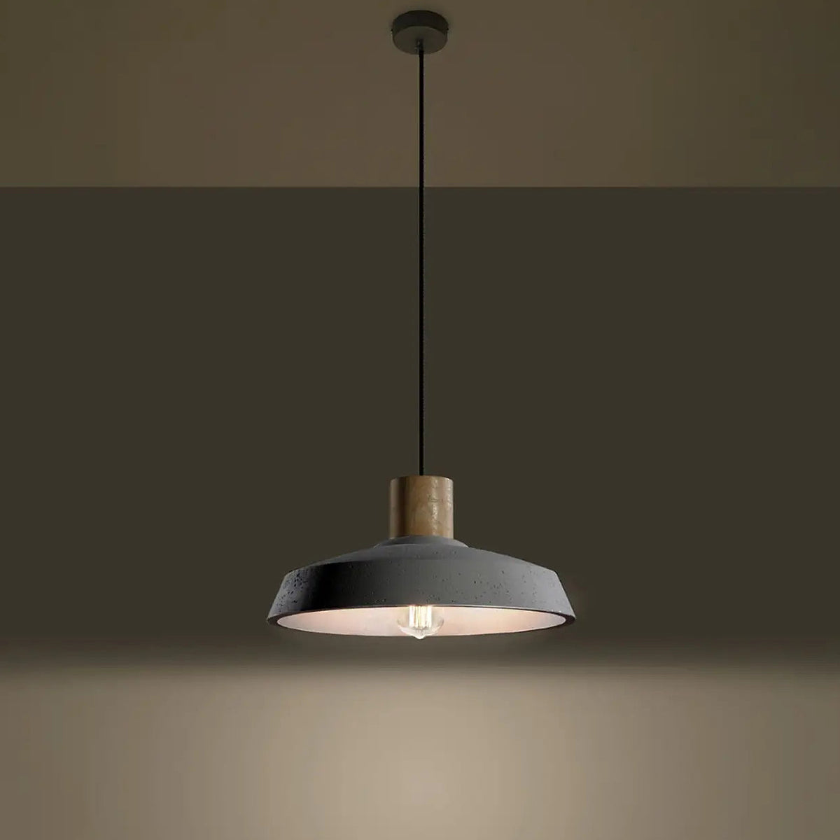 Suspension large abat-jour en béton gris et col en bois, 40 cm