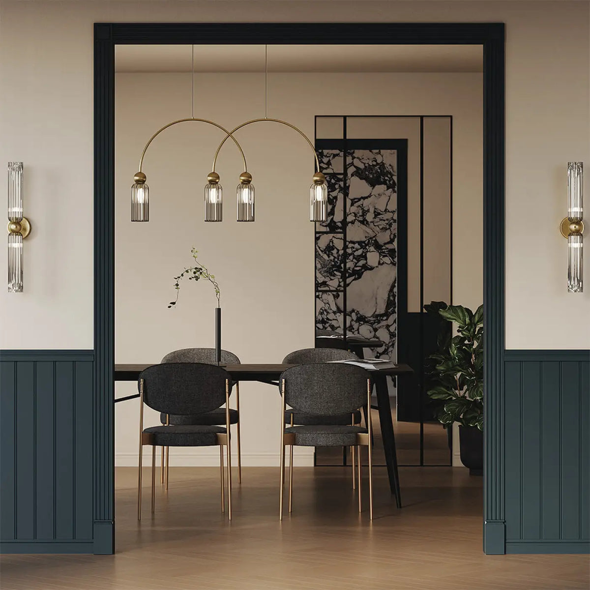 Suspension linéaire 4 lumières en verre strié, barre dorée