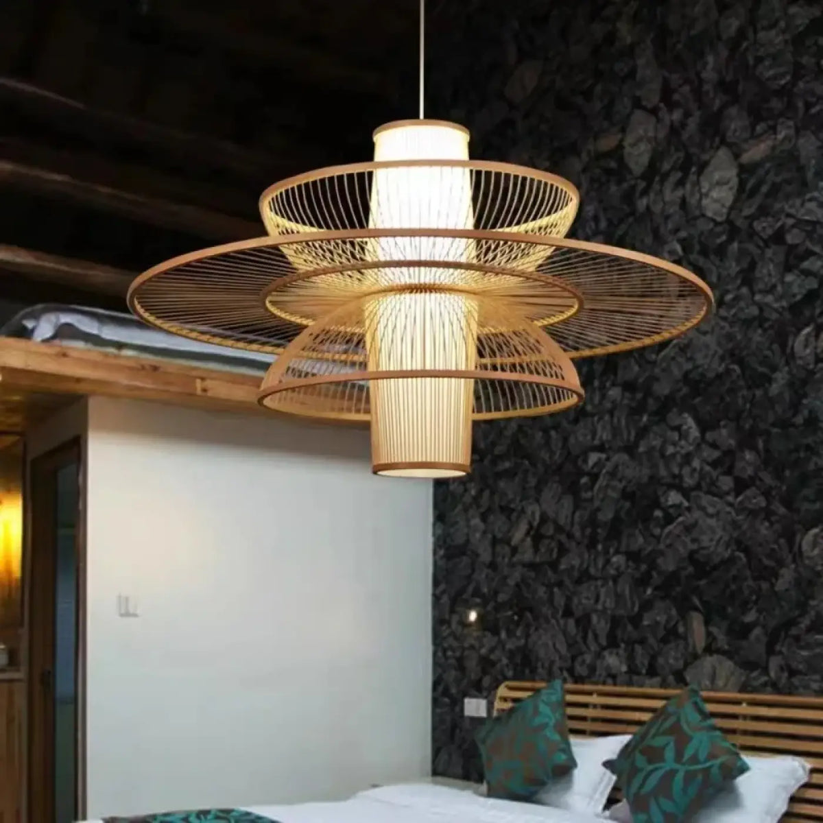 Suspension en bambou au design géométrique, style zen