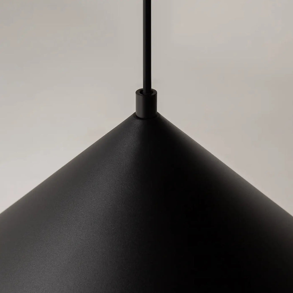 Suspension conique en métal mat, 35 cm, quatre coloris