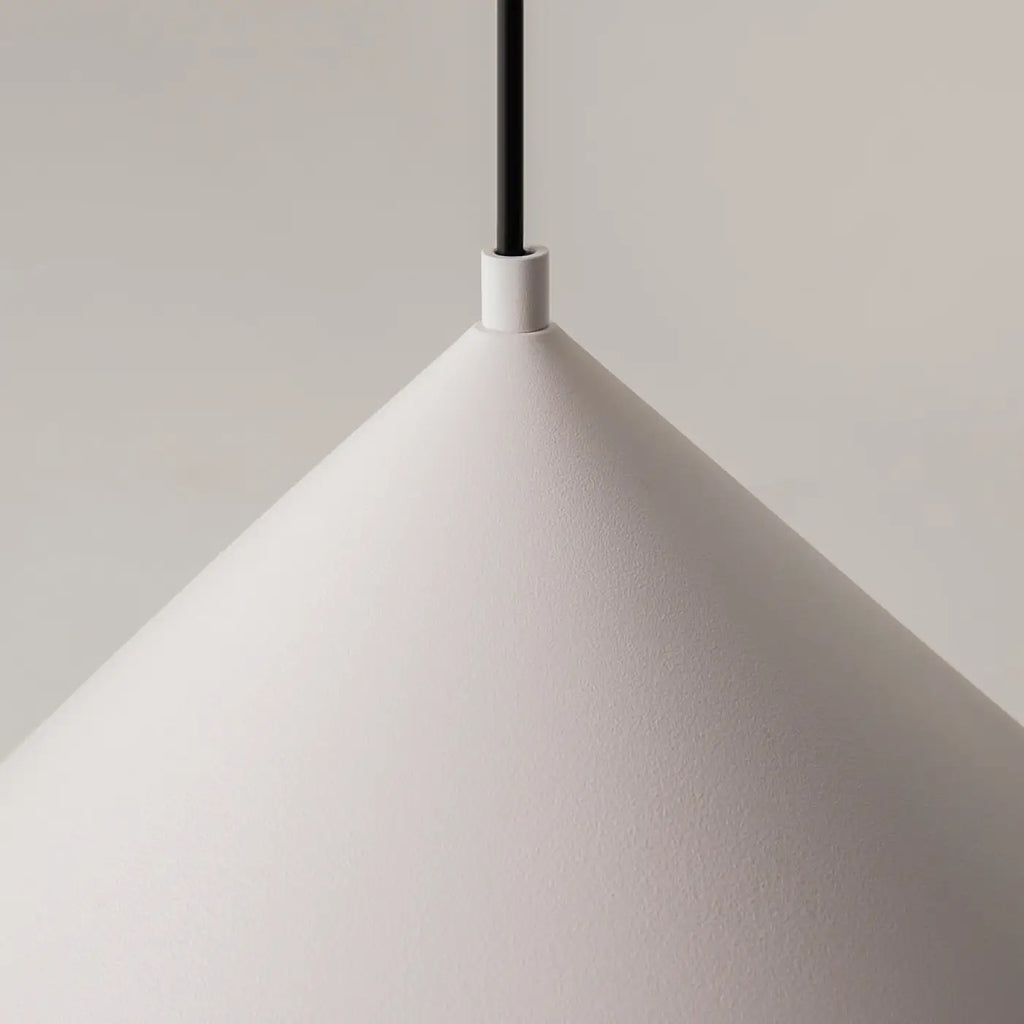 Suspension conique en métal mat, 35 cm, quatre coloris