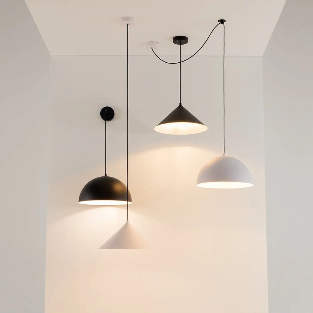 Suspension conique en métal mat, 35 cm, quatre coloris