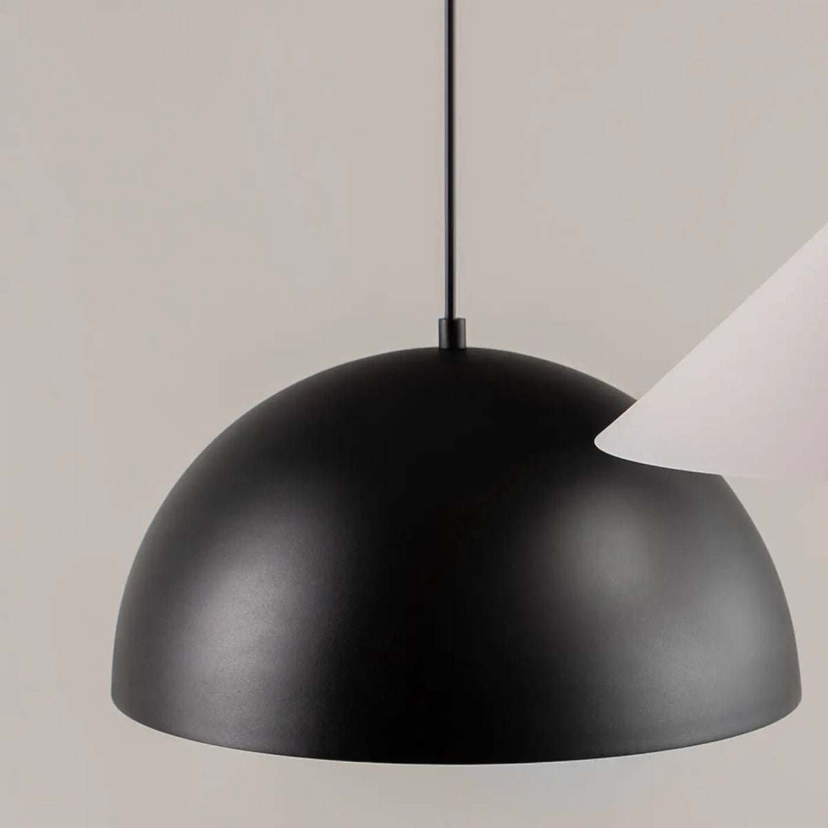 Suspension coupole en métal mat de 35 cm, quatre coloris