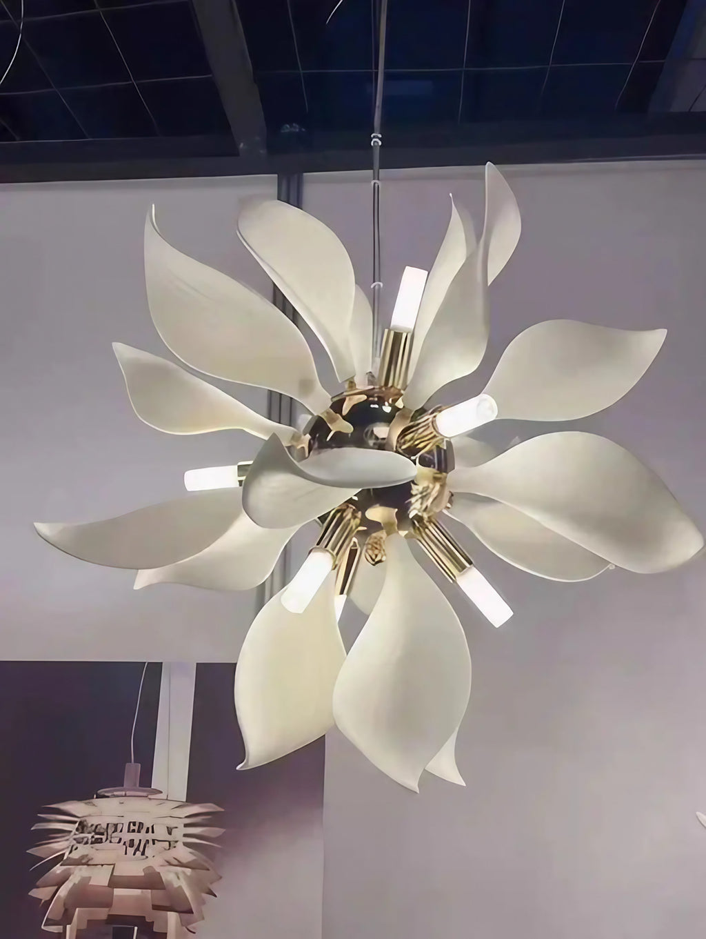 Suspension fleur blanche, quatre tailles et lumière au choix