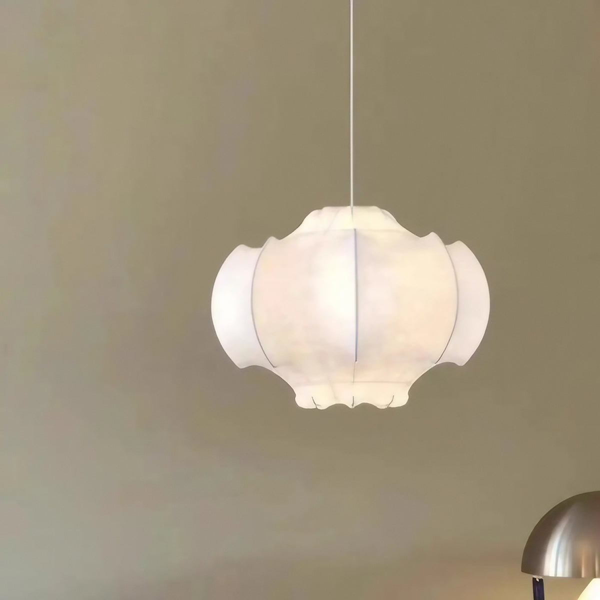 Suspension blanche aux courbes organiques, quatre tailles