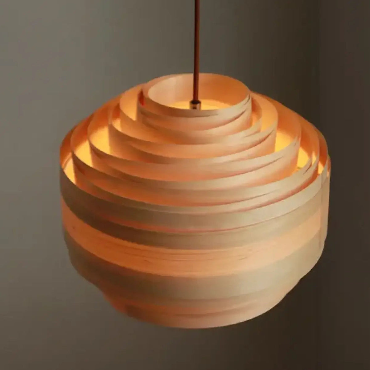Suspension en bois à lumière douce et tamisée