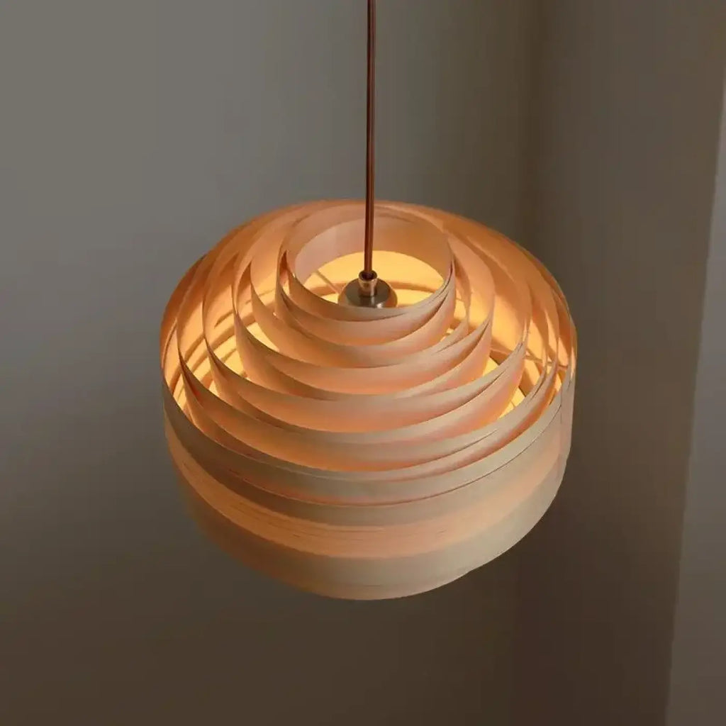 Suspension en bois à lumière douce et tamisée