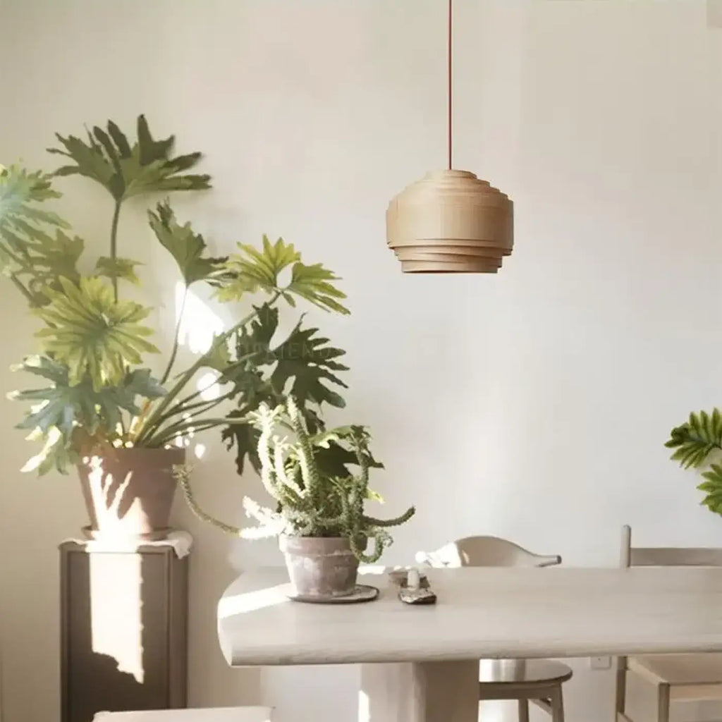 Suspension en bois à lumière douce et tamisée
