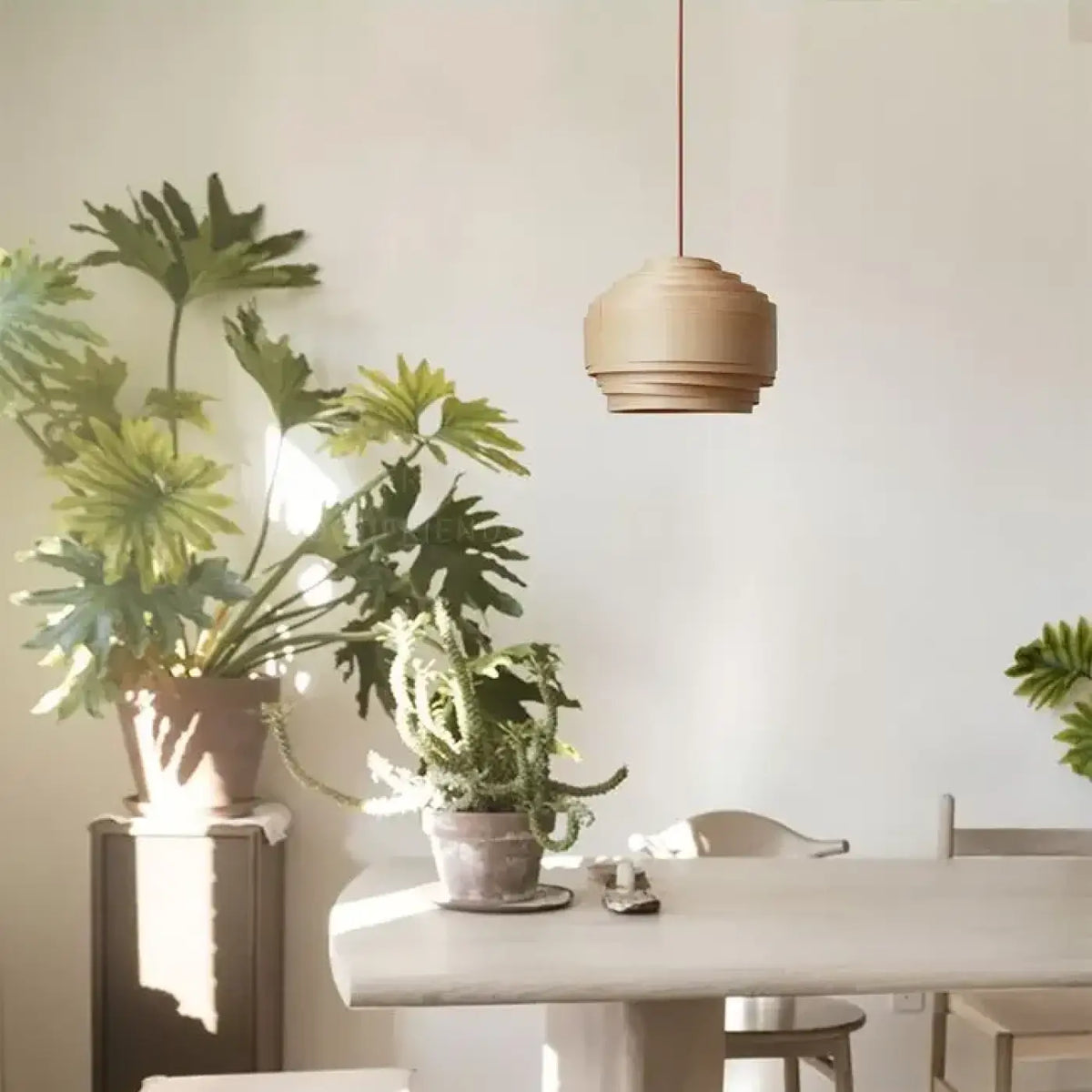 Suspension en bois à lumière douce et tamisée