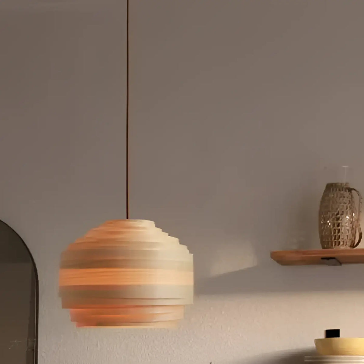 Suspension en bois à lumière douce et tamisée