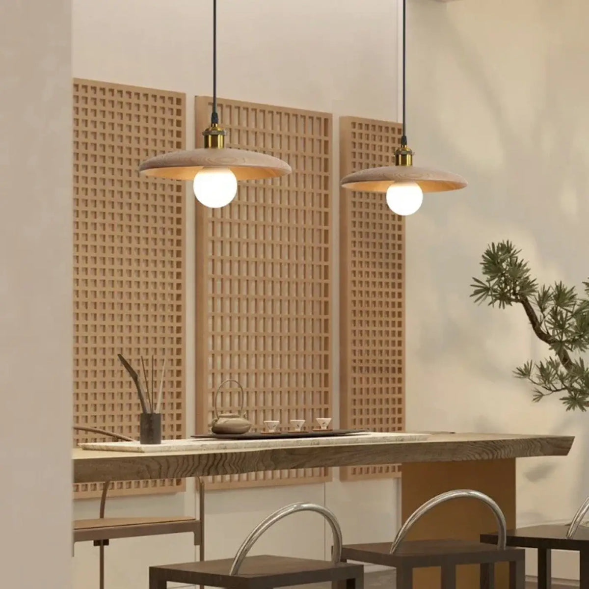 Suspension en bois naturel avec ampoule globe visible, tailles S et M, jaune