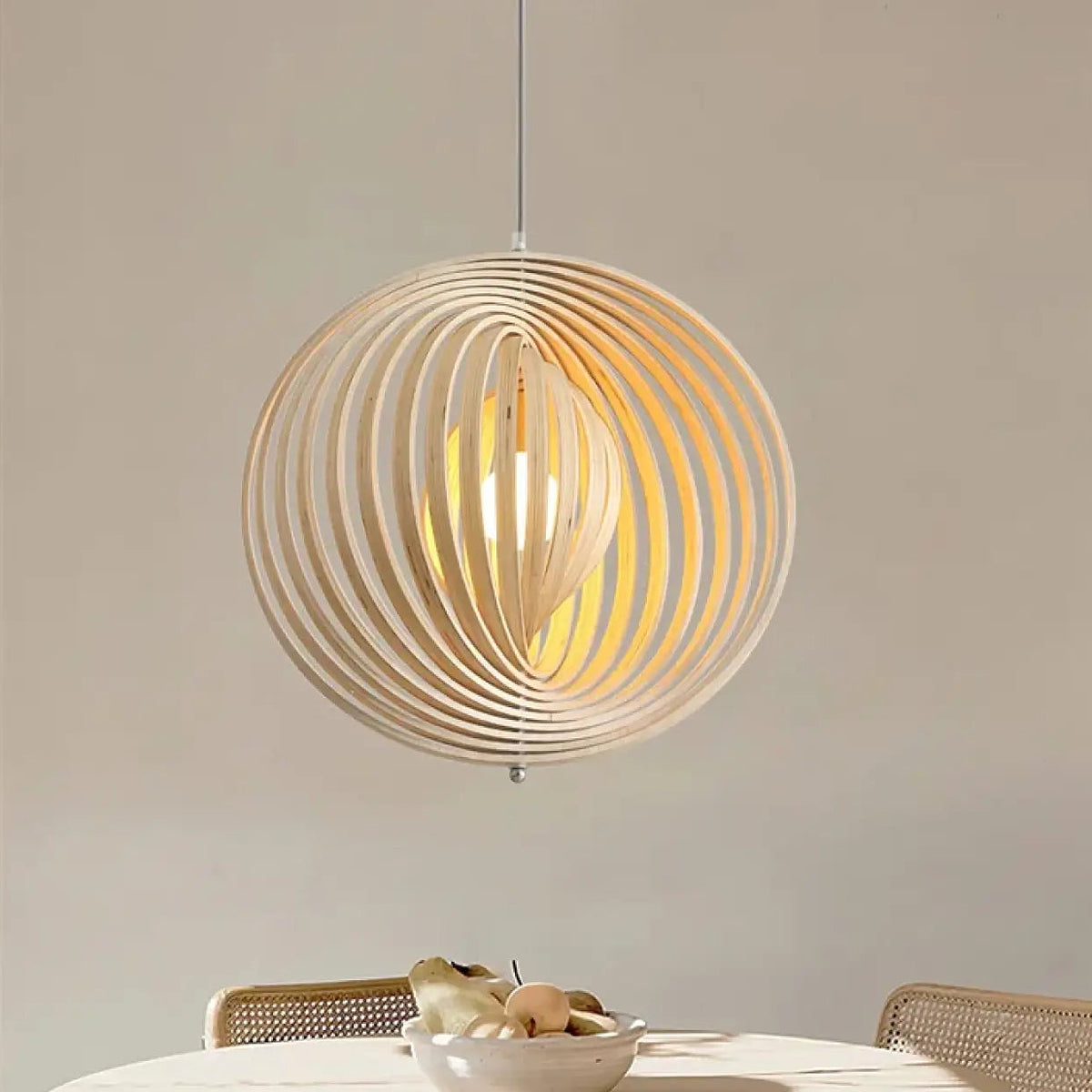Suspension ronde en bois ajouré, forme organique, tailles S, M, L