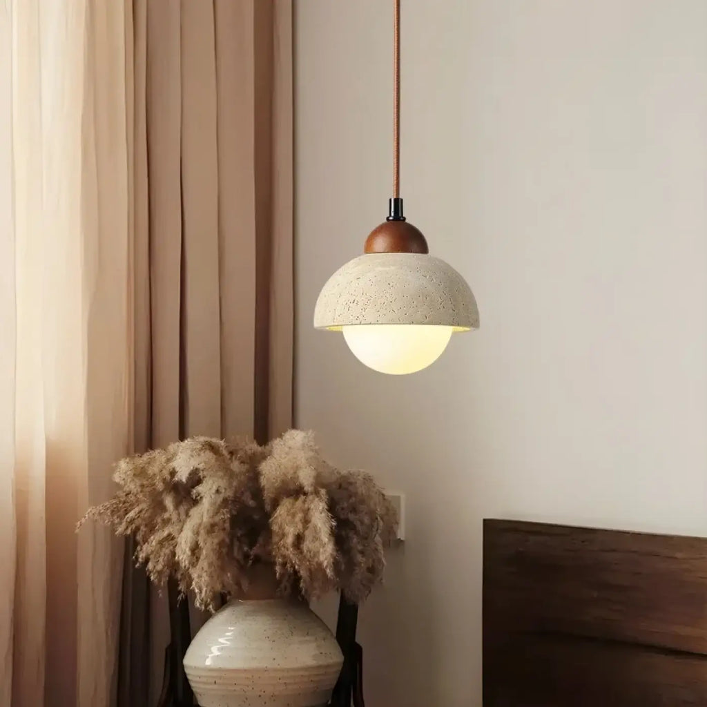 Suspension bois, travertin et verre ambré