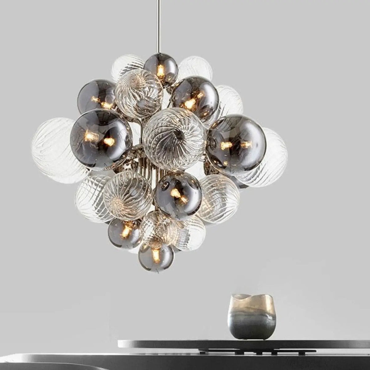 Suspension boule en verre soufflé teinté noir, tailles S, M, L