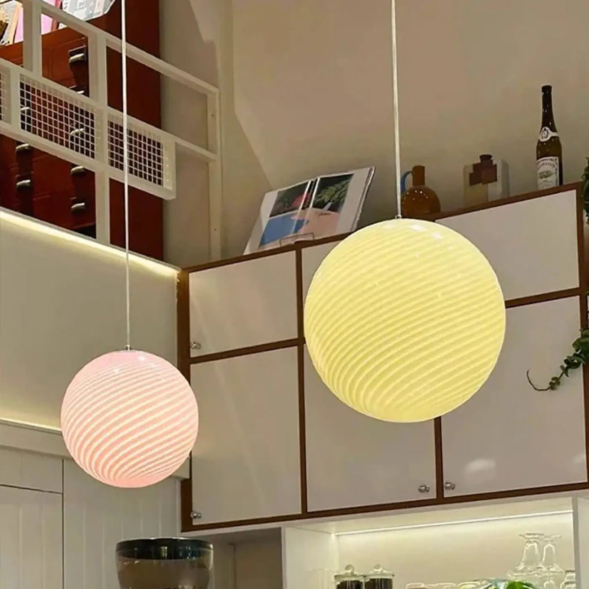 Suspension boule en verre, bleu, beige ou rose, tailles S et M