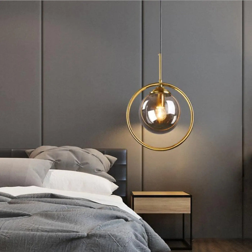 Suspension boule en verre fumé, lumière filtrée