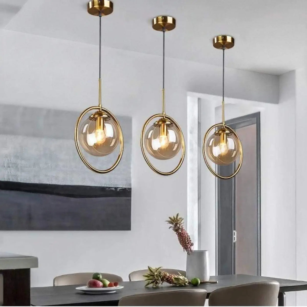 Suspension boule en verre fumé, lumière filtrée