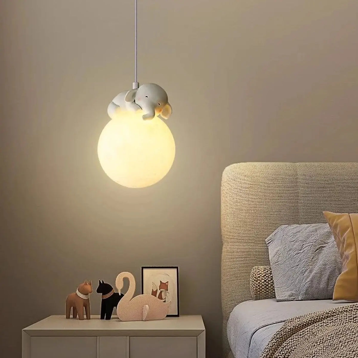 Suspension boules LED à motif animal pour chambre d'enfant