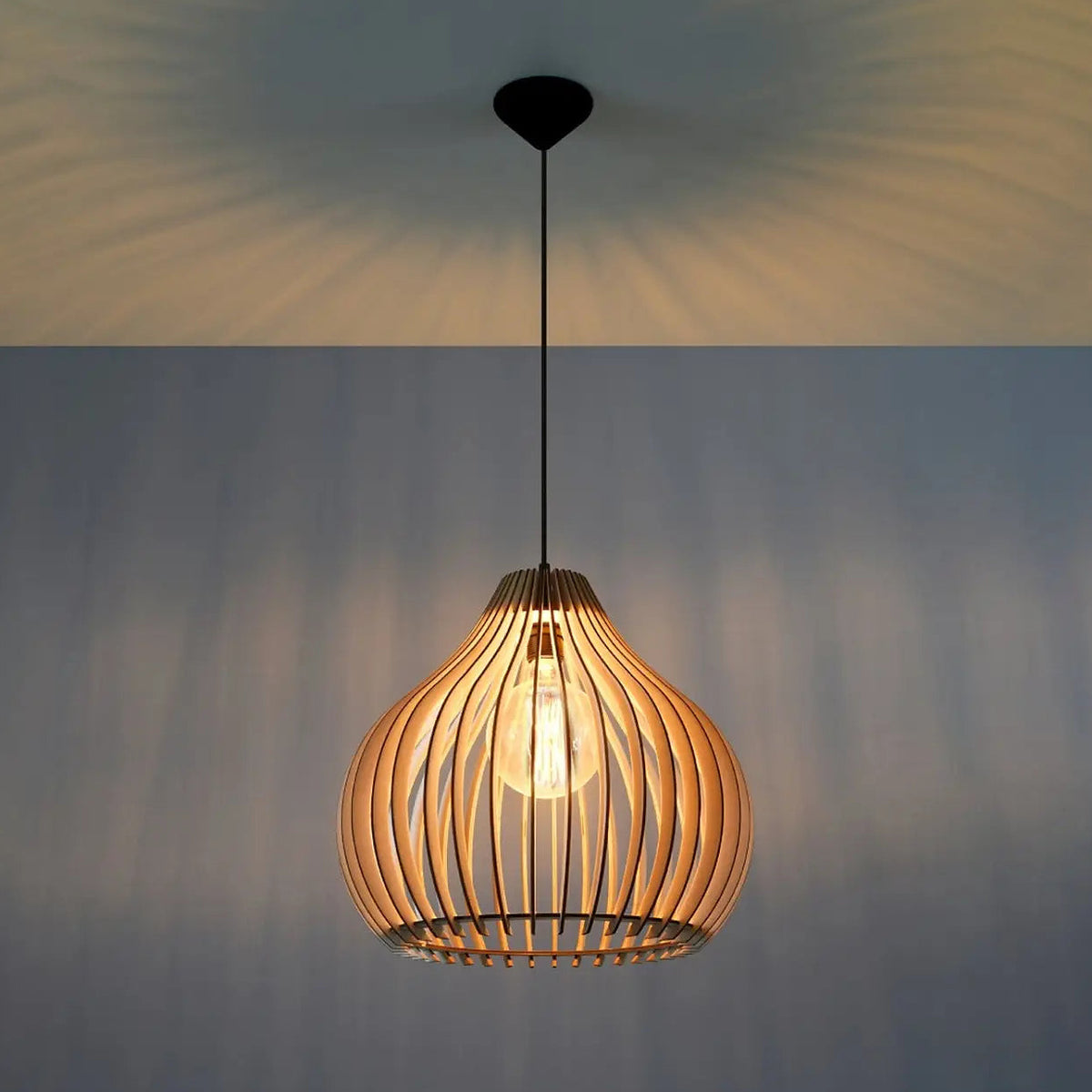 Suspension bulbe arrondi en lamelles de bois naturel, 40 cm