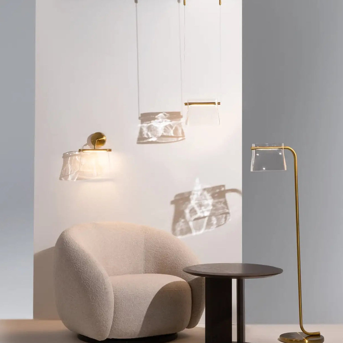 Suspension LED monture finition laiton et abat-jour en verre clair