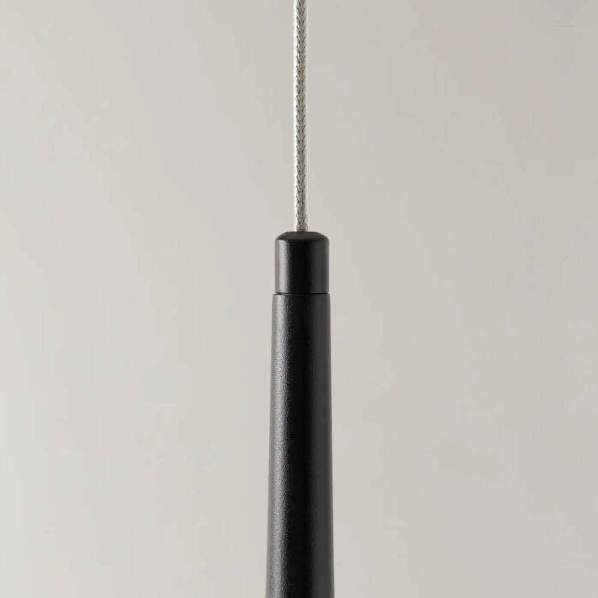 Suspension LED conique allongée en aluminium, noir ou doré