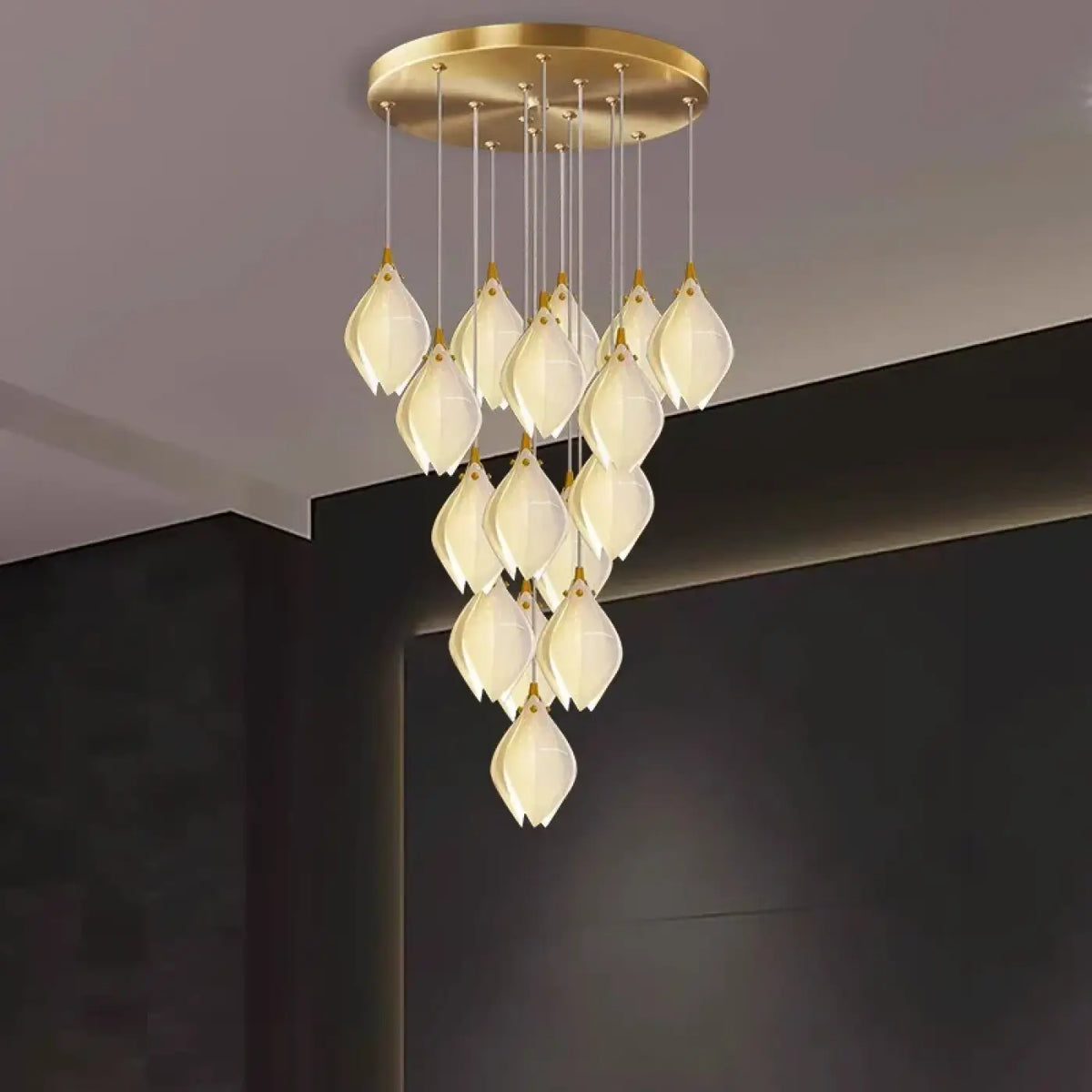 Lustre LED en cascade de pampilles en feuilles dorées, cinq tailles