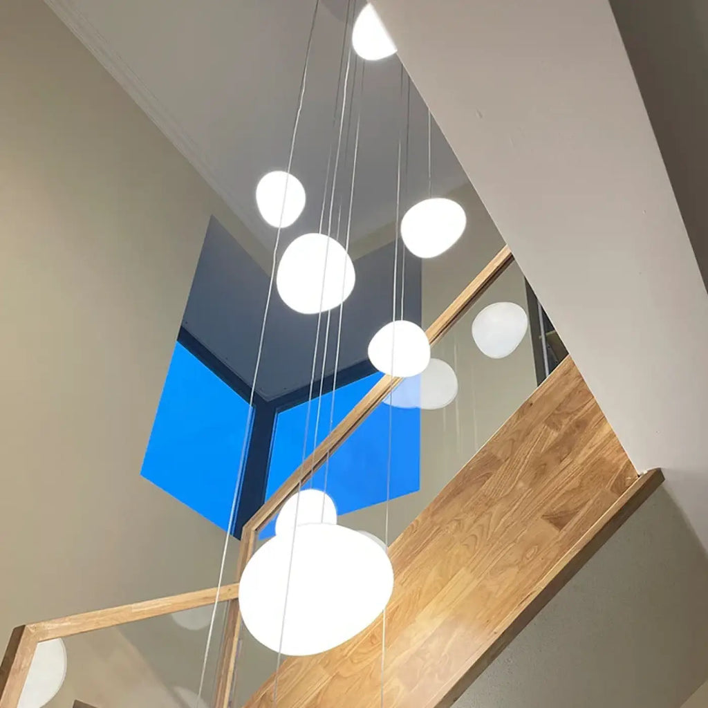 Suspension cascade de boules blanches pour haut plafond, S à XL