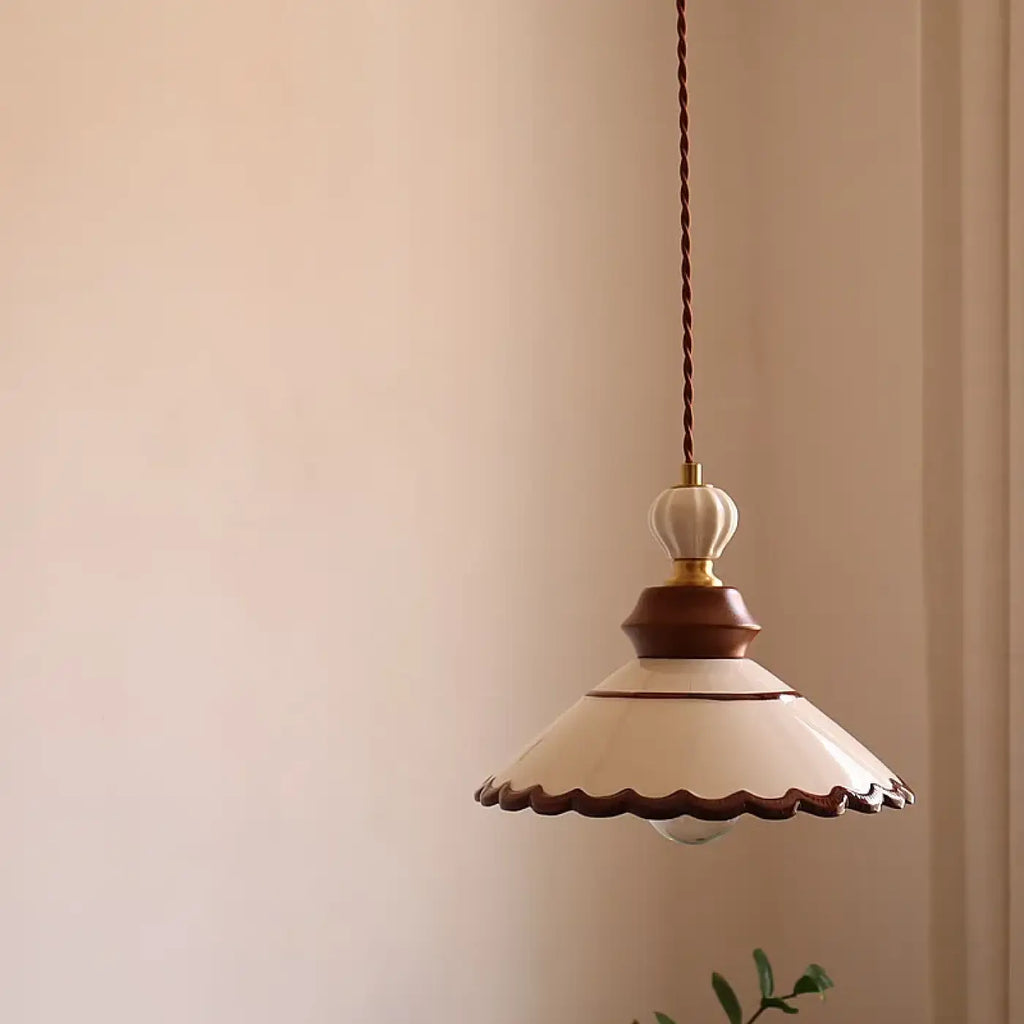 Suspension vintage en céramique avec détails en bois