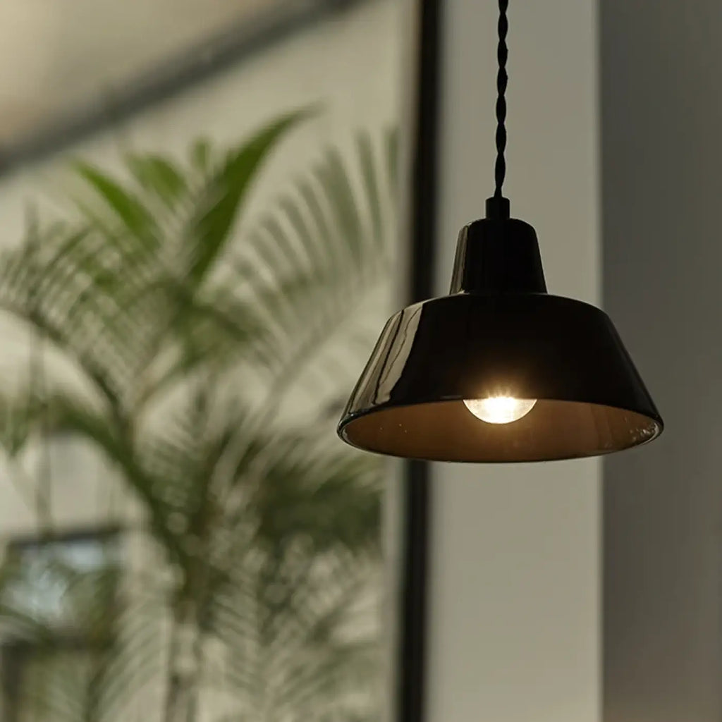Suspension en céramique esprit atelier, coloris noir ou blanc