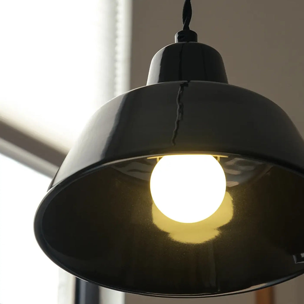Suspension en céramique esprit atelier, coloris noir ou blanc