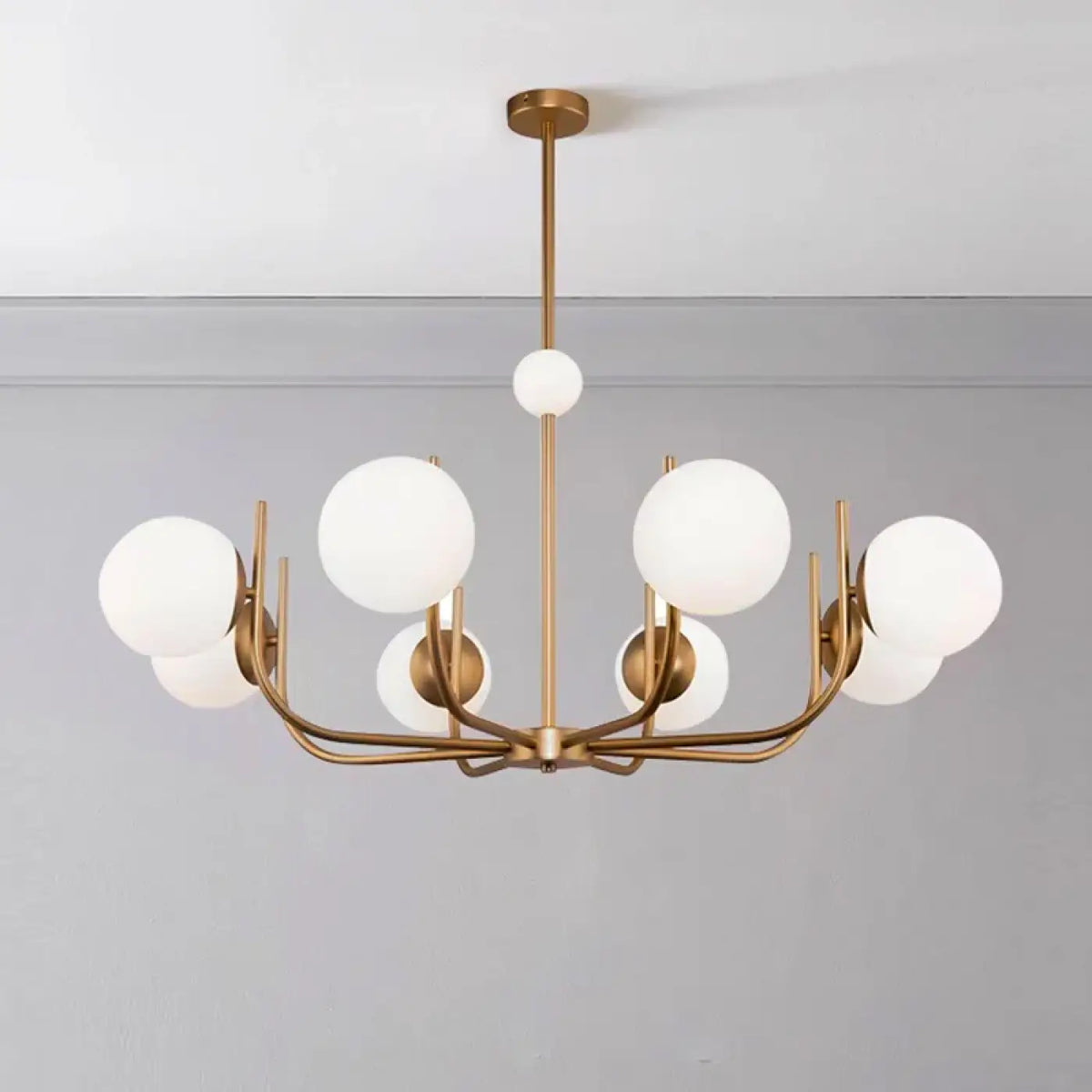 Suspension chandelier classique à globes opalins, S à L