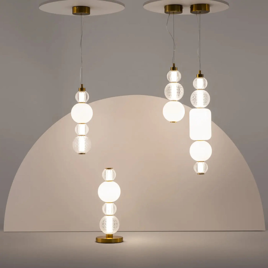 Suspension LED cinq globes en verre sur structure dorée