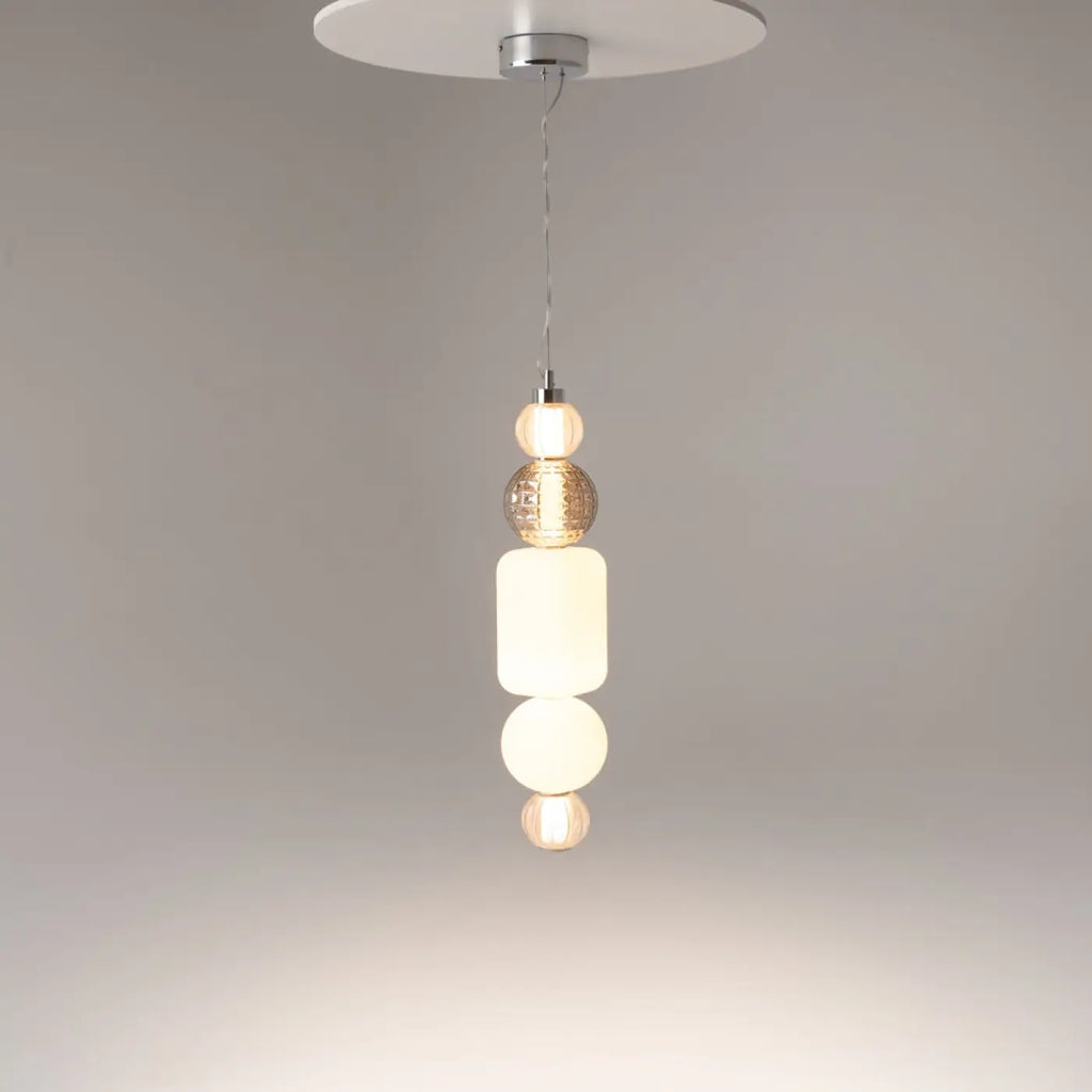 Suspension LED cinq globes en verre sur structure dorée