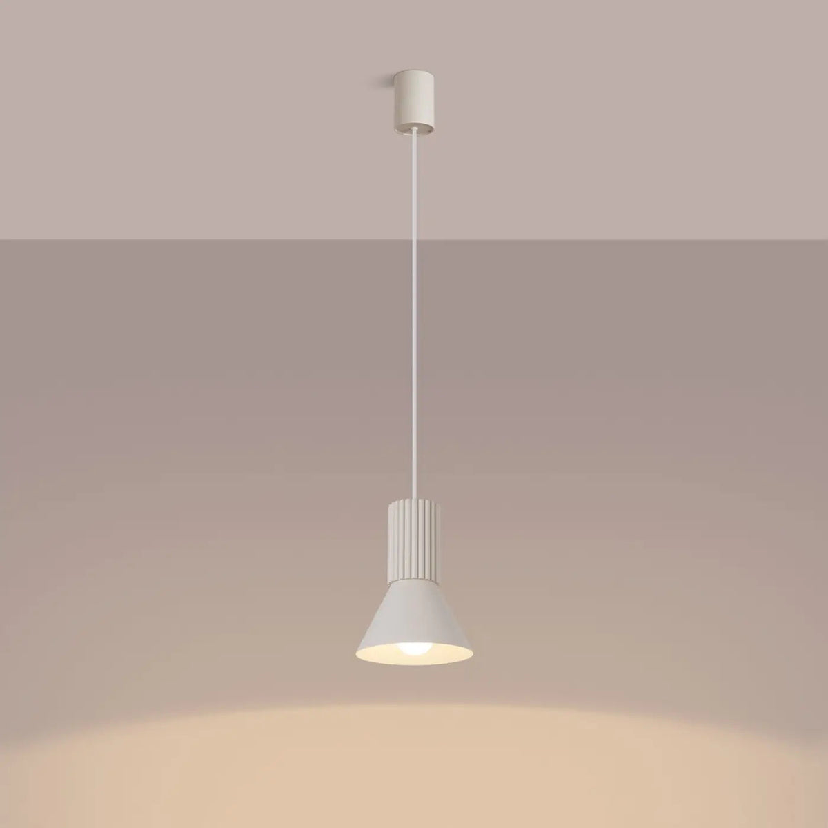Suspension petit cône cannelé, 1 ou 3 lumières, trois finitions