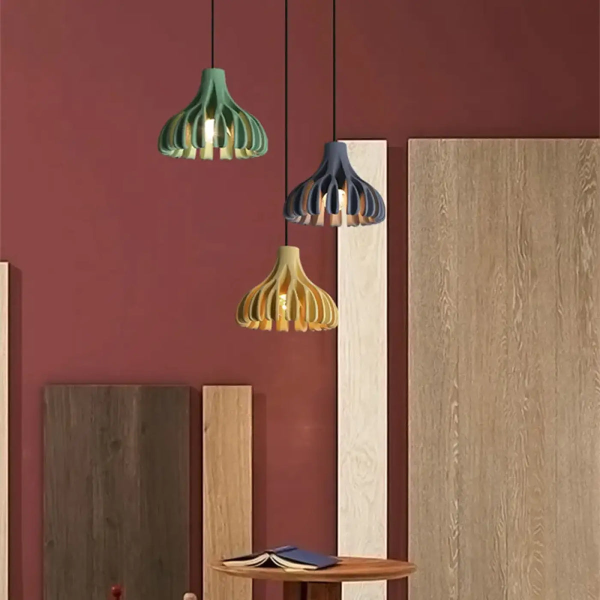 Suspension en bois et couleur, cinq coloris, lumière au choix