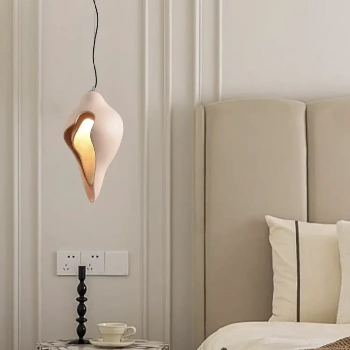 Suspension contemporaine aux formes organiques, tailles S et M