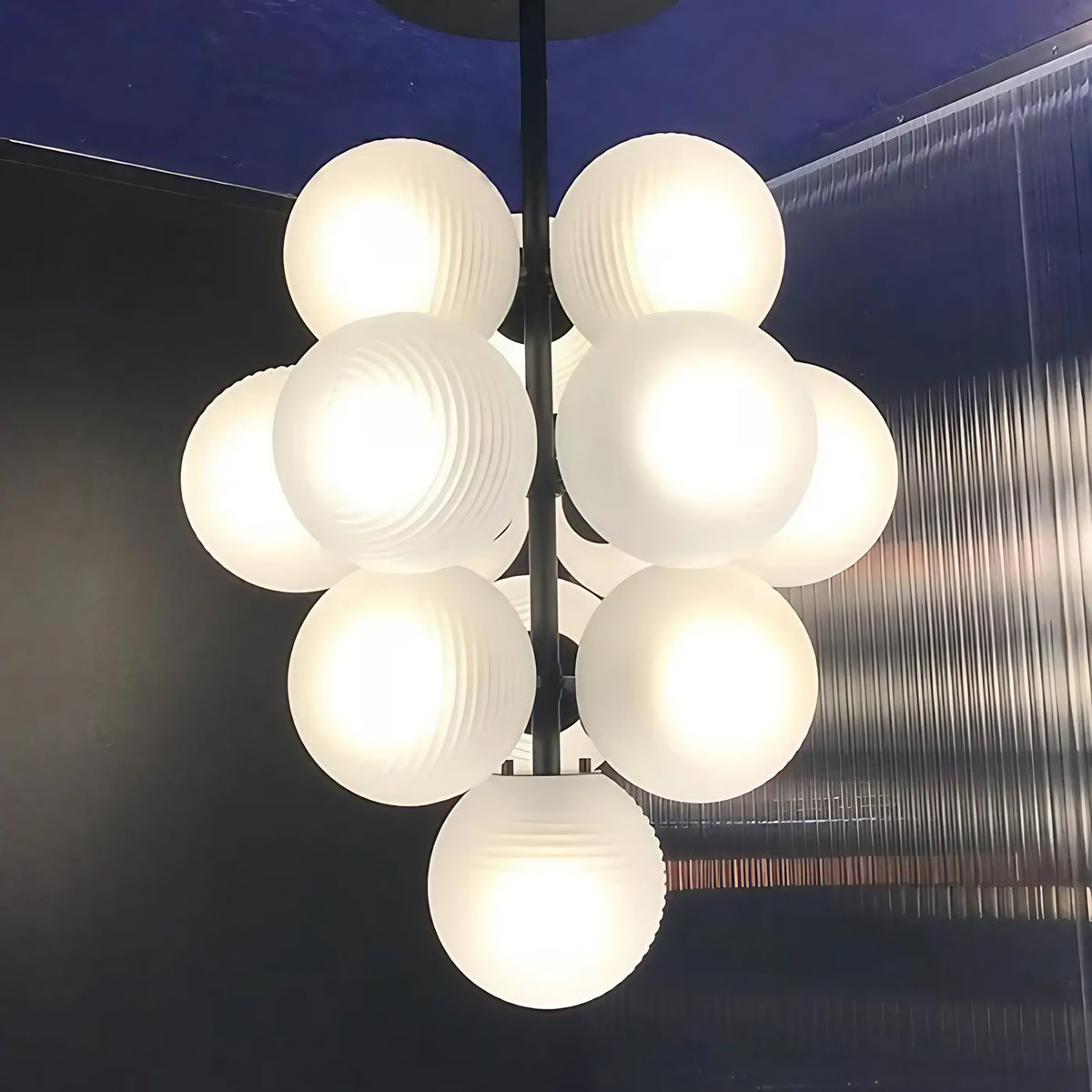 Suspension grappe de boules en verre, quatre coloris, blanc