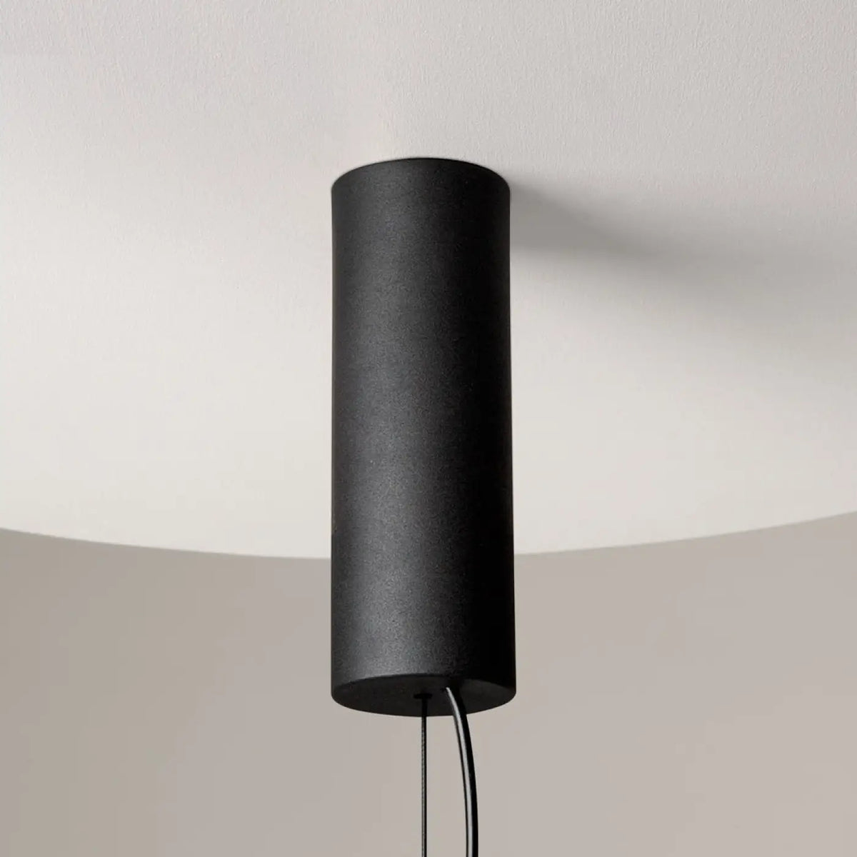 Suspension LED linéaire en verre rayé de 98 cm, noir ou doré