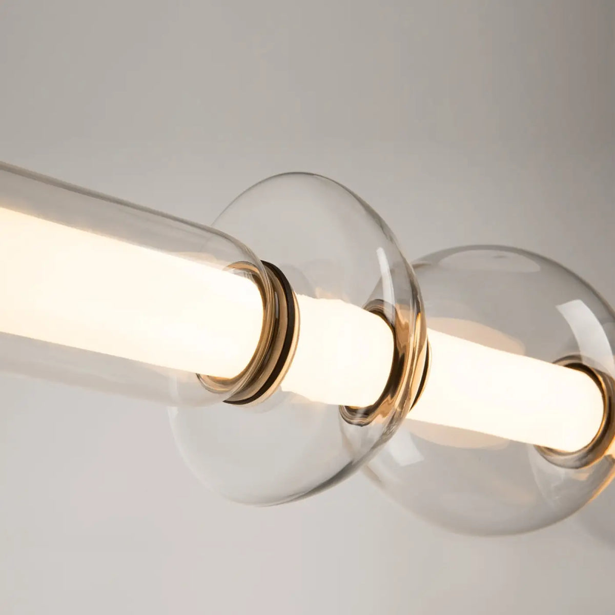 Suspension LED linéaire en verre rayé de 98 cm, noir ou doré