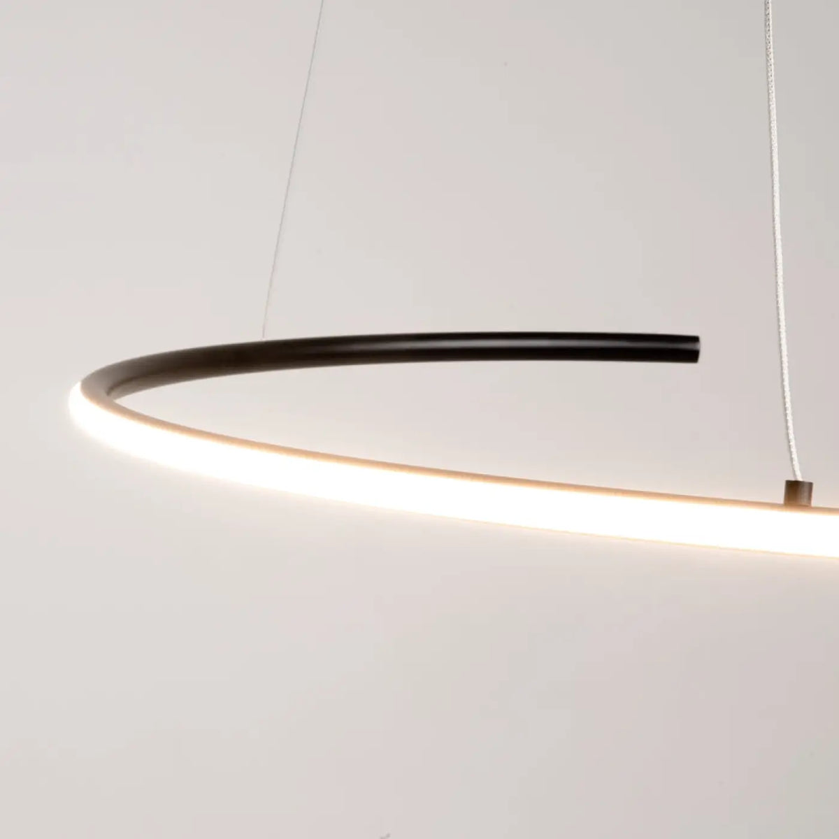 Suspension LED anneau ondulé de 60 cm, aluminium noir ou doré