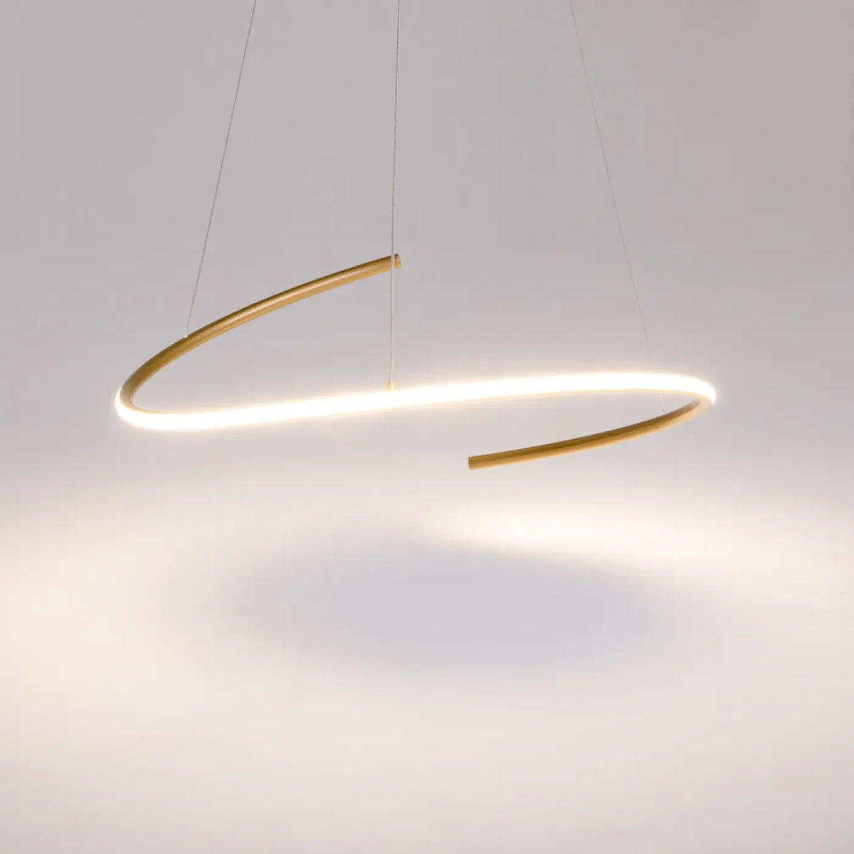 Suspension LED anneau ondulé de 60 cm, aluminium noir ou doré