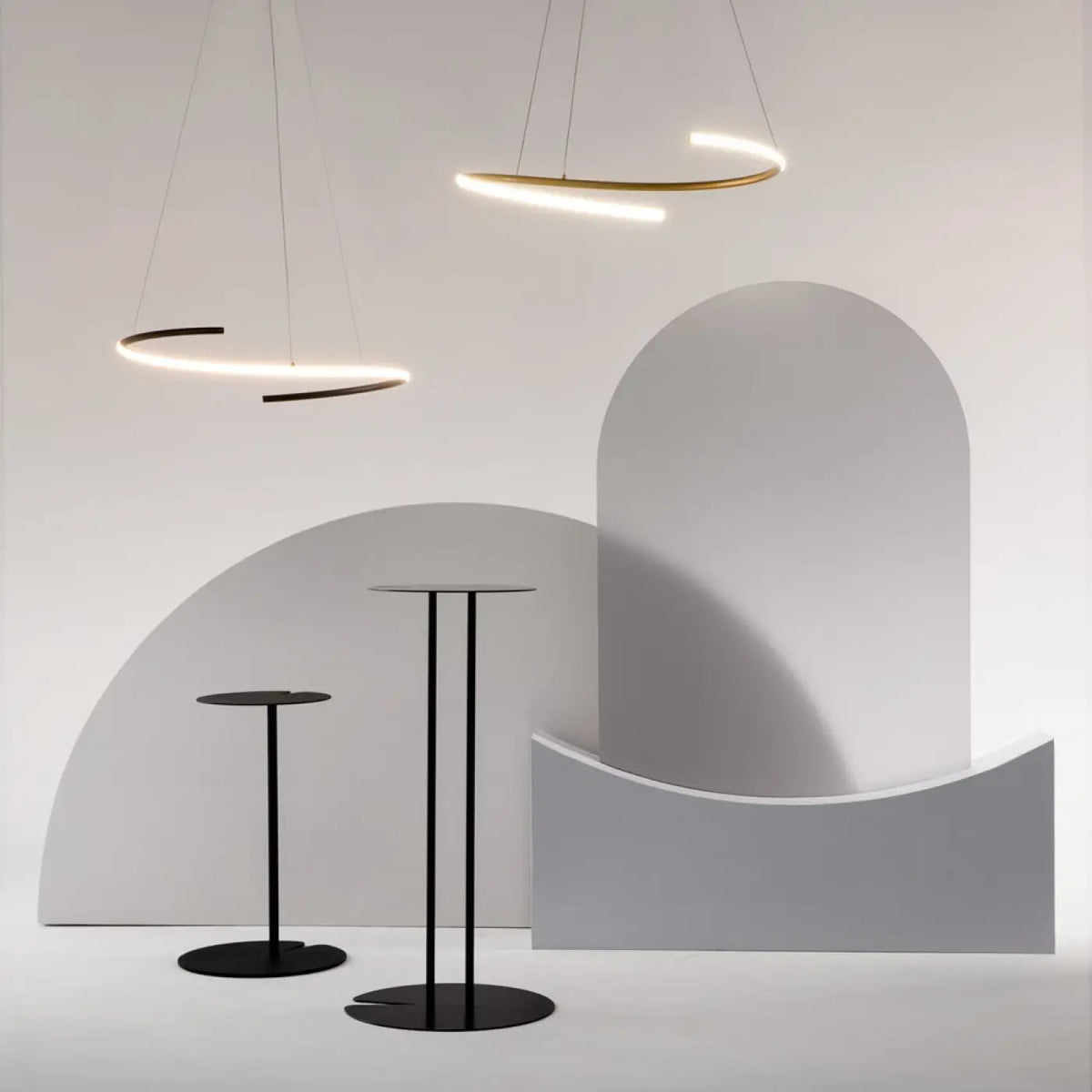 Suspension LED anneau ondulé de 60 cm, aluminium noir ou doré