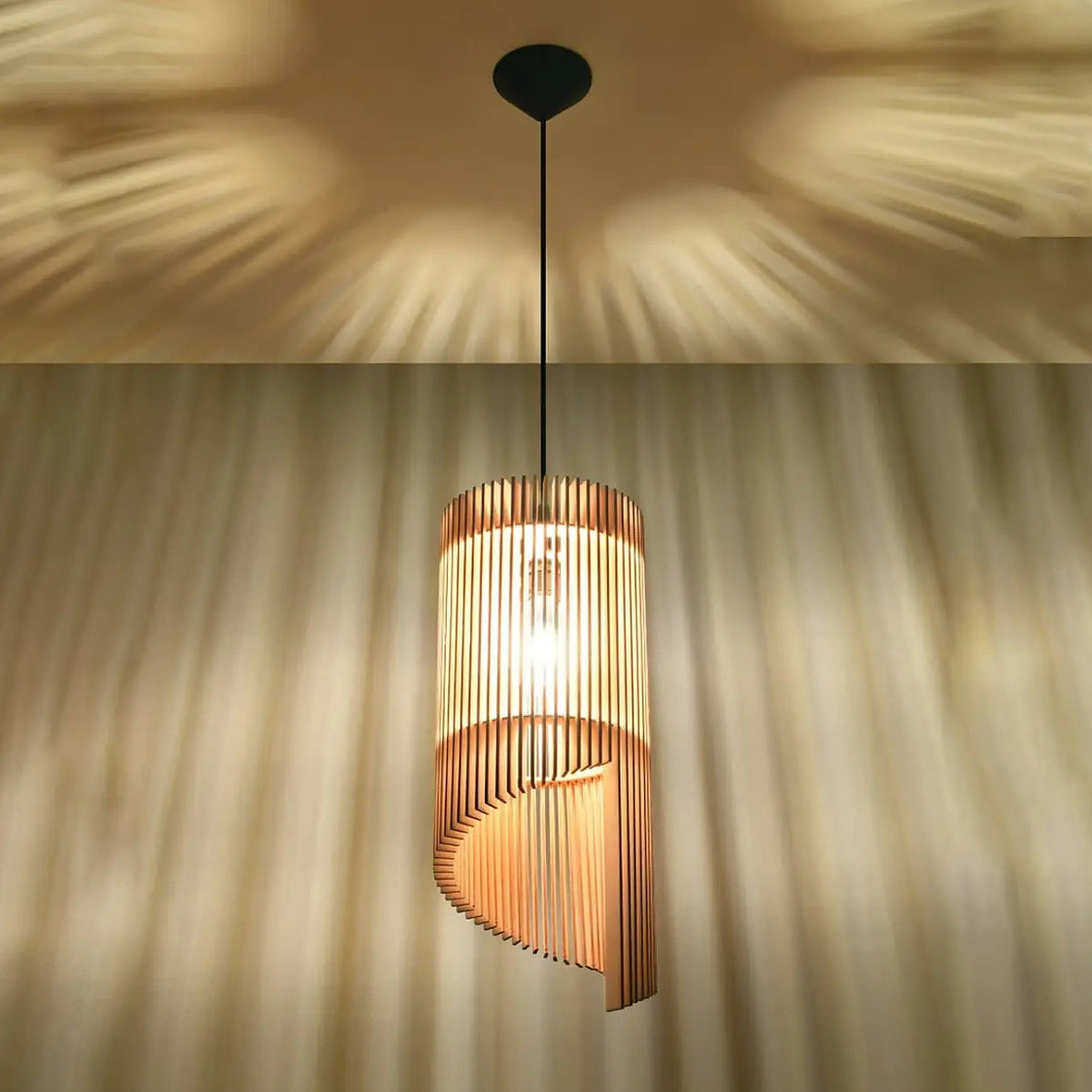 Suspension cylindre haut en lamelles de bois naturel, 21 cm