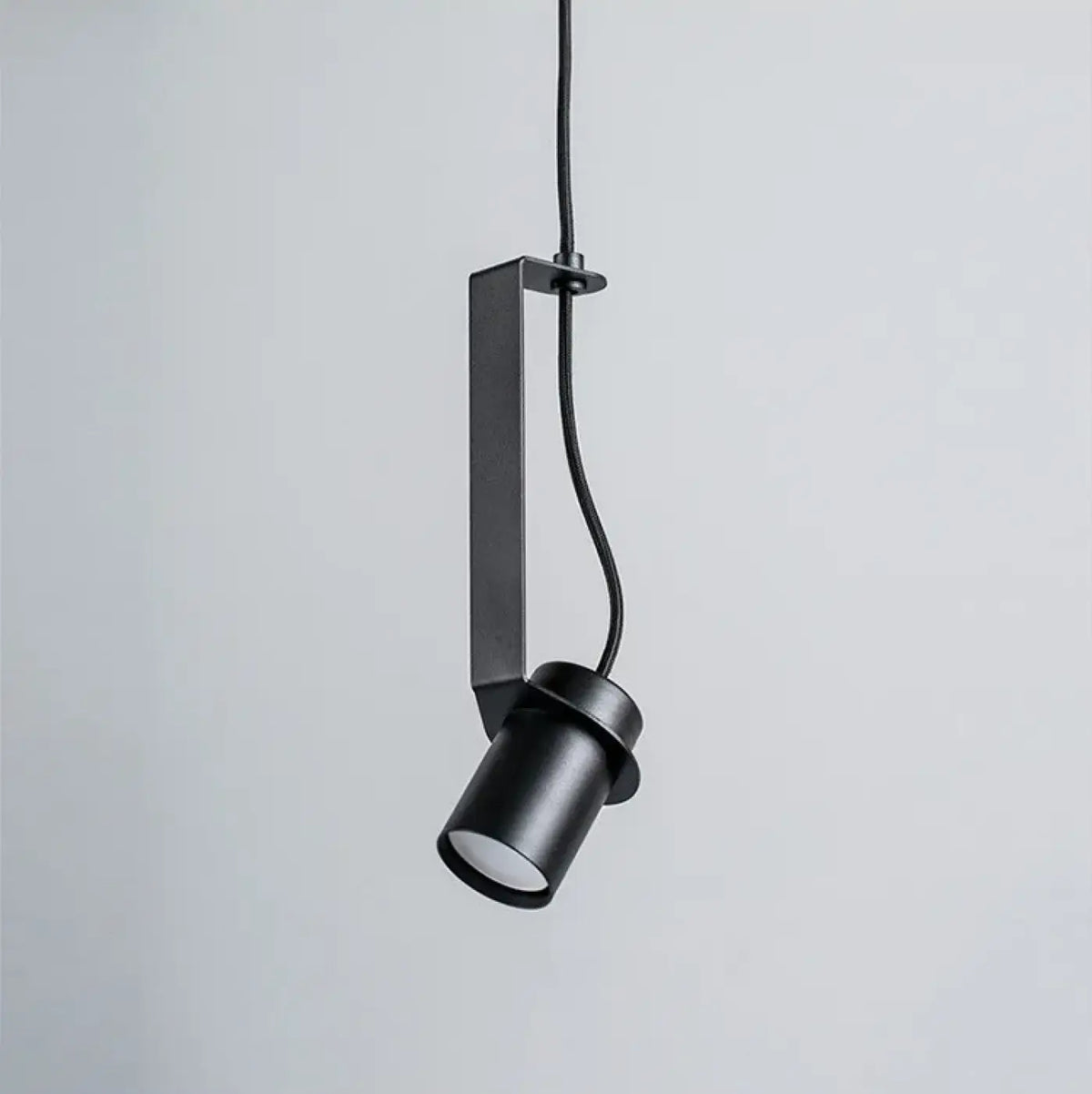 Suspension cylindre noir minimaliste, version plate ou oblique