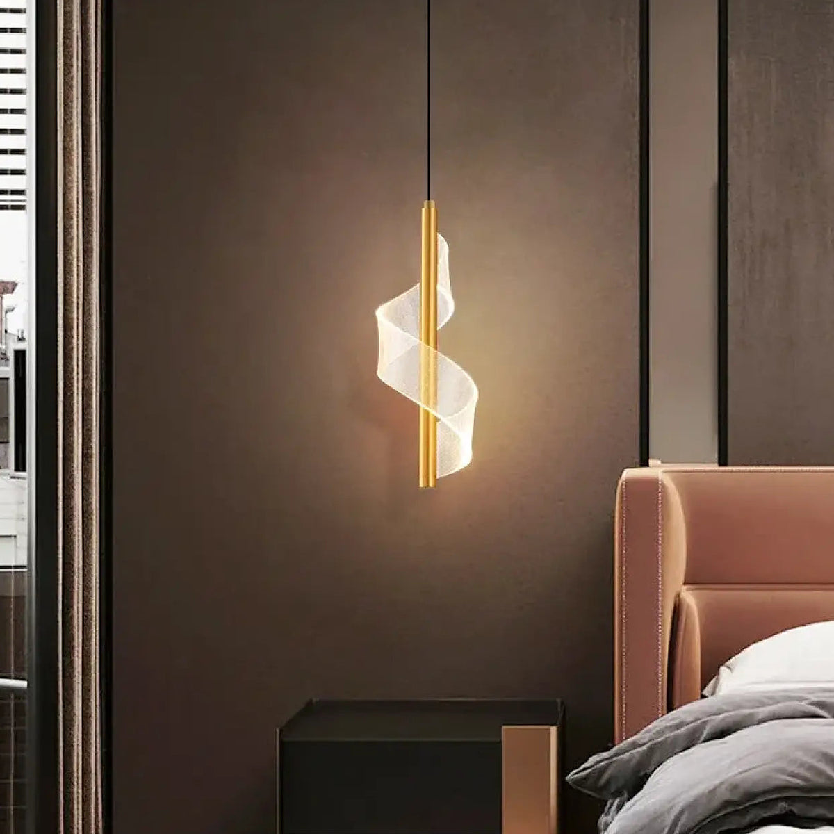 Lustre à pampilles noir ou doré, au design contemporain