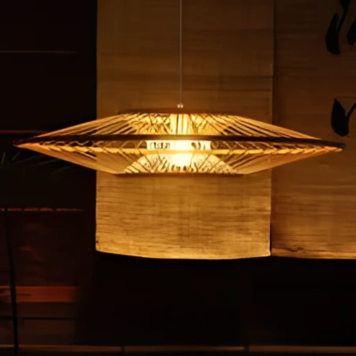 Suspension au design aérien et épuré, pour table ou îlot